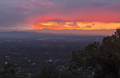Santa Fe Ridgetop Retreat With 2 Hot Tubs and Views - Foto 16