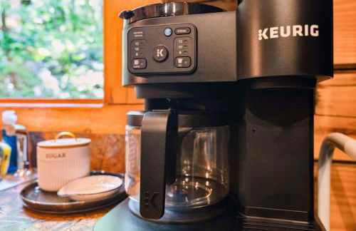 Little Pine Lodge a Smokies Hideaway - 1 mi to GSMNP - King Suite & Loft, Fireplace, Hot Tub & BEARS! - Foto 10