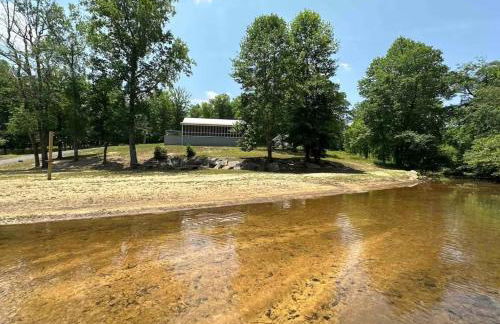 Brushy Creek Lodge - Riverfront, Hot Tub, Fire Pit - Foto 47