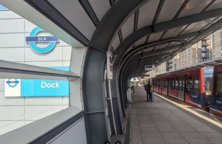 London Dockside Apartment - Photo 9