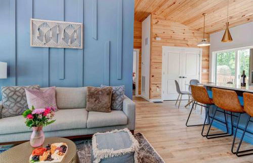 Luxury Modern Cabin with Hot Tub - Foto 18