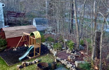Bool Bear Lodge a pet friendly Pocono Vacation Home with Fireplace, BBQ and more - Foto 36