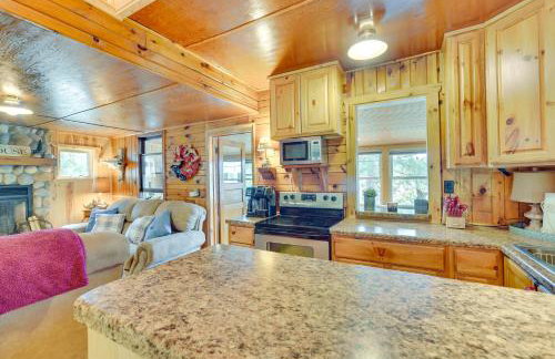 Pet-Friendly Waterfront Minong Cabin with Fire Pit - Foto 6