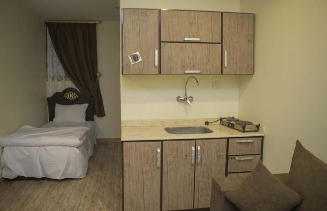 Al Eairy Furnished Apartments Qassim 4 - Photo 15