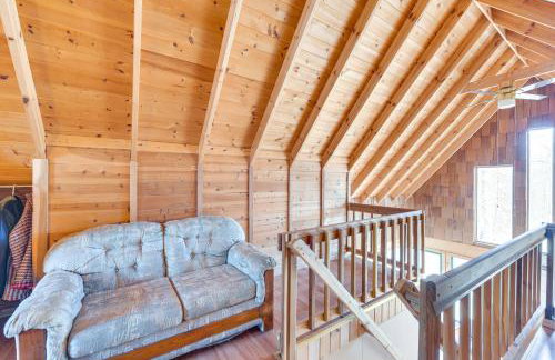 1 Mi to South Twin Lake Cabin with Deck in Trego! - Foto 13