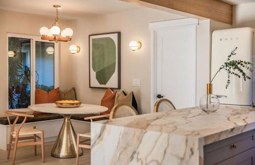 @ Marbella Lane - Vibrant & Chic Designer Home - Photo 17