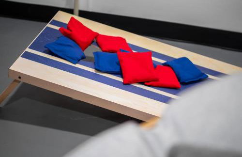 Spacious 4BR in Kamms Corners Cleveland - Game Room - Sleeps 9 - Foto 37