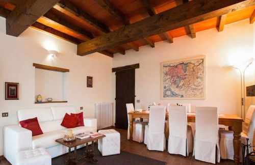 Sunny holiday home with swimming pool - Photo 3