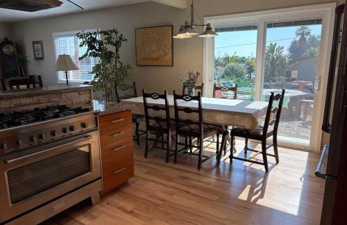 Seaside Garden Escape, A Stroll to the Beach! - Foto 14