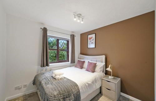 Beautiful 5 bedroom house in Stone, Aylesbury, Free parking - Foto 5