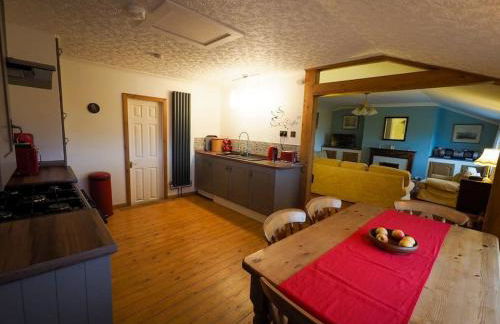 Pirnmill Home with a view - Photo 15