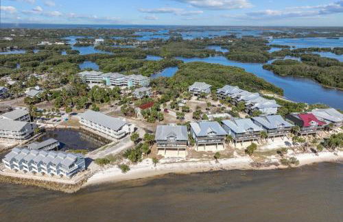 Walkable Beachfront Retreat on Cedar Key! - Foto 2