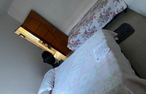 Casa Grande com 2 quartos e 3 camas com AR CONDICIONADO nos dois quartos - Foto 15