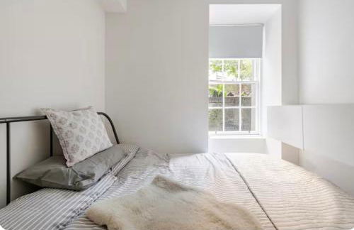 The Gardners apartment in City centre with parking - Foto 19