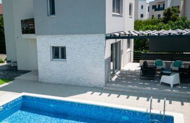 Villa Lumaka Sun - Amazing Home In Brodarica with 4 Bedrooms, Wifi, Outdoor Swimming Pool and Heated Swimming Pool - Photo 2