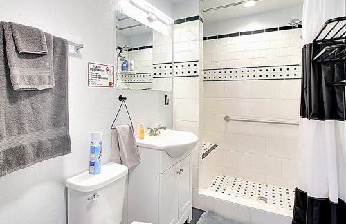 EZ 1 mile to Fort Sill! Pumpkin Cottage sleeps 9, grills, firepit, laundry - Foto 10