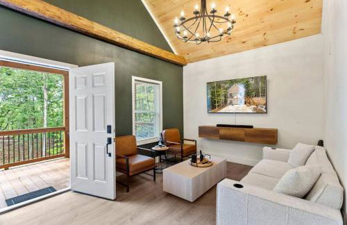 Stylish Lakehouse with Black-and-White Modern Design near Lake Hartwell, Clemson SC - Foto 35