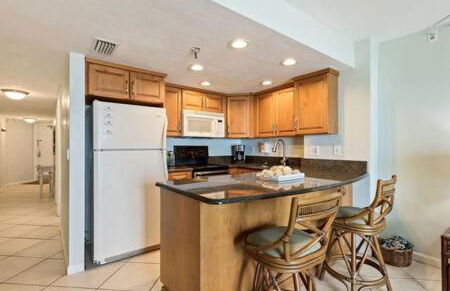 Ocean Views from Your Private Balcony! Sunglow Resort 704 by Brightwild - Foto 2