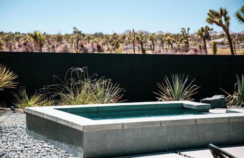 Black C House Modern w pool spa - Photo 12