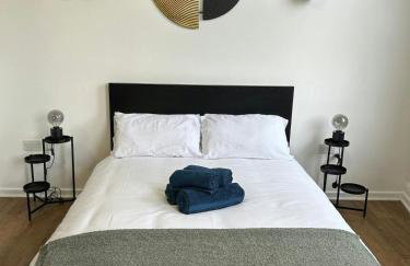 City-Centre Studio · Self-Contained · Sleeps 3 - Foto 8
