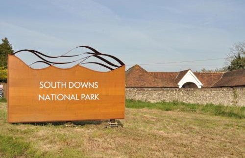 Chillout!! Sussex Flint Cottage- HotTub - Goodwood - Foto 1