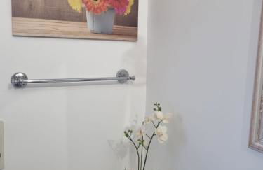 CITY HOUSE & FREE PARKING by Perry-Holiday moderno, panoramico e comodo fino a 6 ospiti - Foto 43