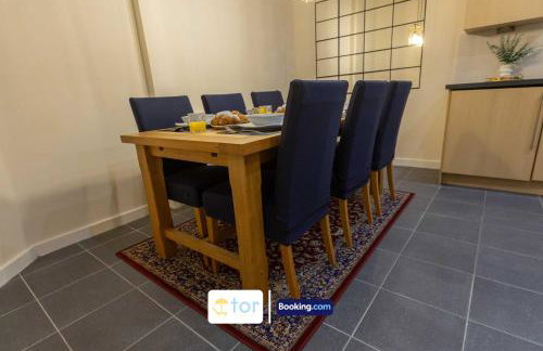 Large 2 Bedroom Apartment By The One Retreats Short Lets & Serviced Accommodation Horley Close To Gatwick Airport - Foto 41