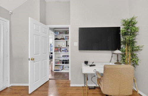 DFW Family Fun Retreat Game Room Pool Table Air Hockey Arcade Work Space Grill BBQ Firepit - Foto 49