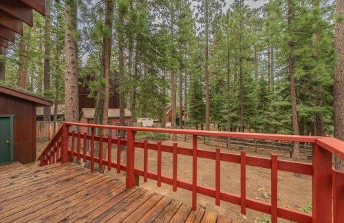 Cozy Pet-Friendly Cabin w Fenced-In Yard Close to Slopes Beach Town - Foto 25