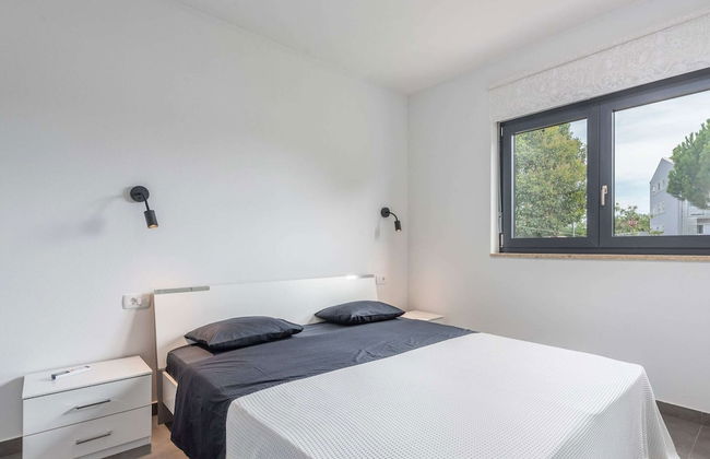 Villa in Novigrad With Private Pool and Beach - Photo 8