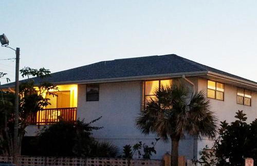 SAND CASTLE-Fun For Big Groups-Walk to Beach, Heated Pool, Lanai - Foto 27