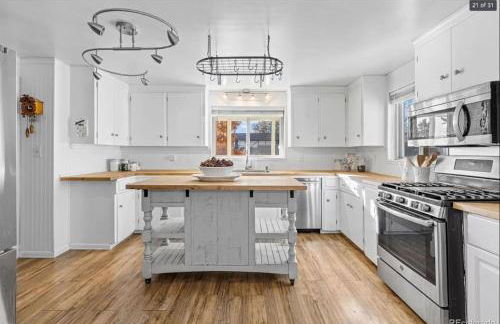 Sunny Beach House of Olde Town Arvada - Foto 1