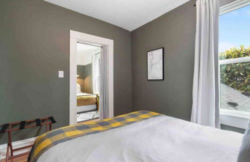 Spacious Retreat with guest house, game room, parking in N Tacoma - Foto 11