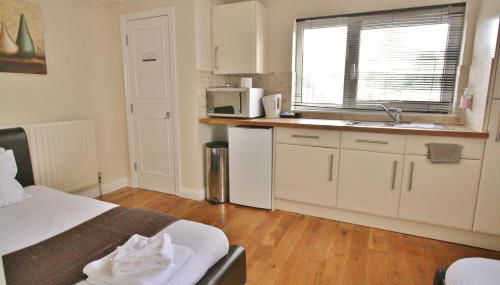 Central Studios Gloucester Road by RoomsBooked - Free Parking - Foto 4