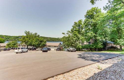 Pool Access and Lake View Osage Beach Condo! - Foto 24