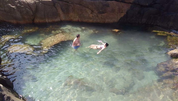Senderismo por las playas do Ouvidor y Vermelha - Foto 5, Relajándonos en la piscina natural