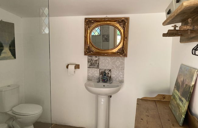 Outstandingly Situated Cosy Shepherds Hut - Photo 8