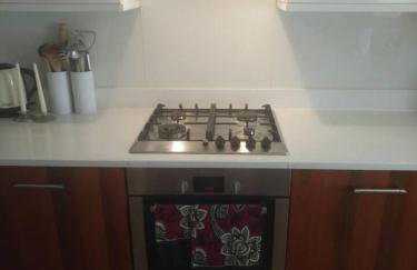 Super Kensington apt sleeps 2 to 4 with free WiFi - Foto 14