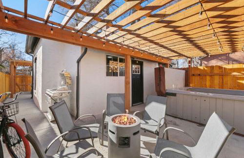 Old Town Retreat with Hot Tub - Steps from CSU! - Photo 6