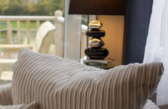 Lake View Holiday Home - Fishing Lakes, Heated Outdoor Swimming Pool 500yrds on Sister Park , Pool Open April to September - Foto 24