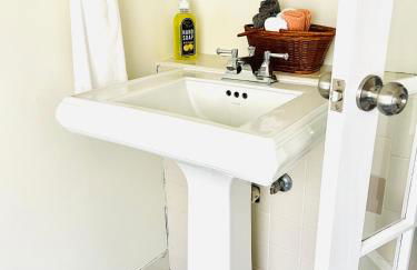 Spacious 6BR Home - Near Top Attractions - Photo 67