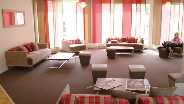 Coin salon dans le hall