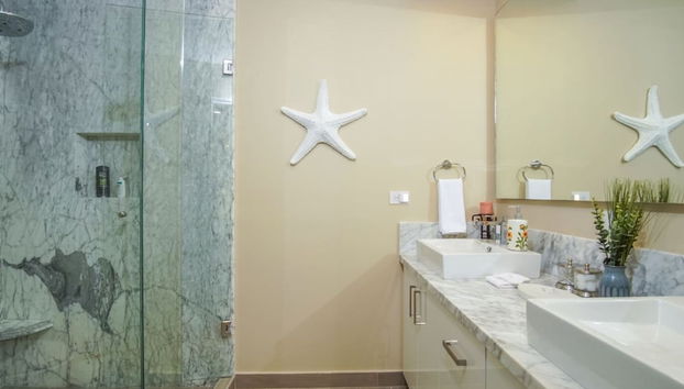 2 BR Ocean Front Pool - Foto 3, Habitación