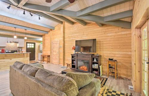 Pet-Friendly Otto Mountain Cabin with Fireplace! - Foto 4