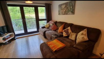 360 Serviced Accommodations - Brentwood 2 Bedroom Executive Apartment with Secure Parking - Foto 4