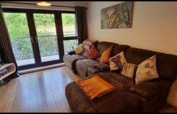 360 Serviced Accommodations - Brentwood 2 Bedroom Executive Apartment with Secure Parking - Foto 4