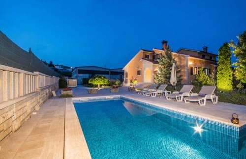 Villa Ritoša, a beautiful pool villa surrounded by greenery - Photo 23