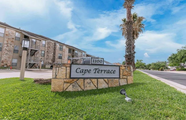 Cape Terrace Waterfront Oasis - Foto 17