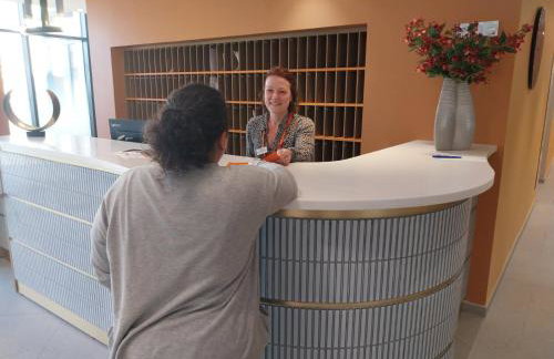 Les Belles Lettres - centre ville face à la Gare - 20 mn de Paris St Lazare - Foto 8