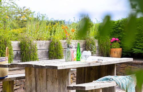 Rocket House - Large family home perched above the river - Foto 38